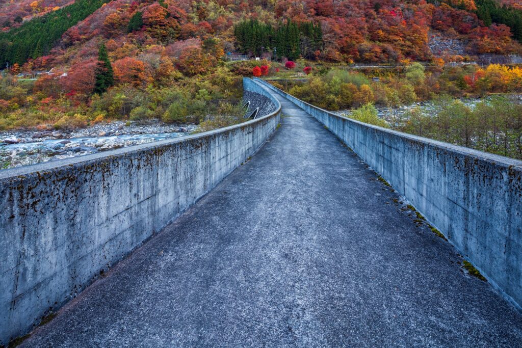 地獄平砂防堰堤　秋