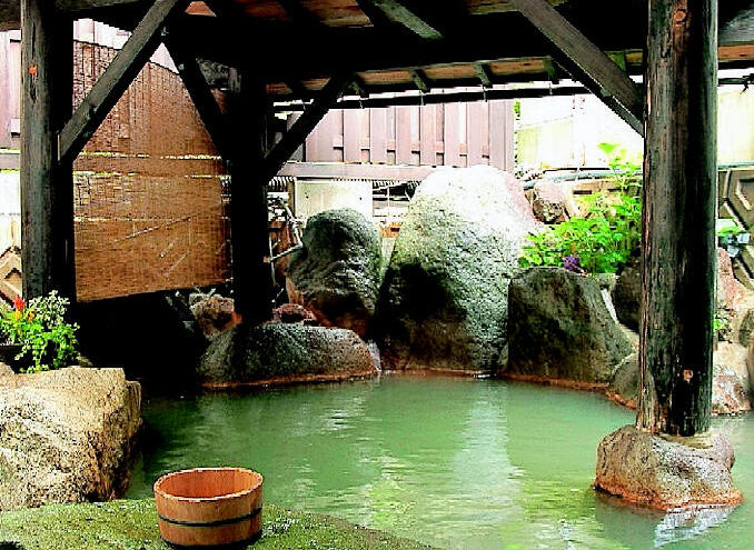 山荘湯乃里　露天風呂２