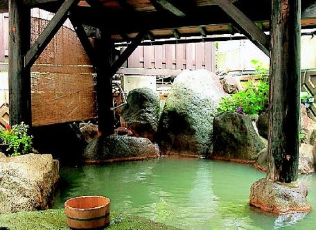 山荘湯乃里　露天風呂２